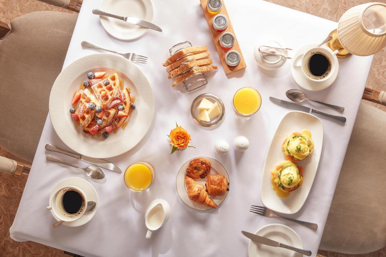 Bathen House Boutique Hotel Exterior foto A breakfast table