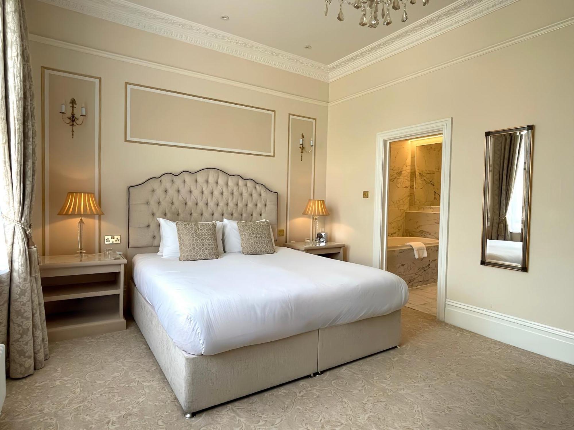 Bathen House Boutique Hotel Quarto foto A bedroom at the hotel