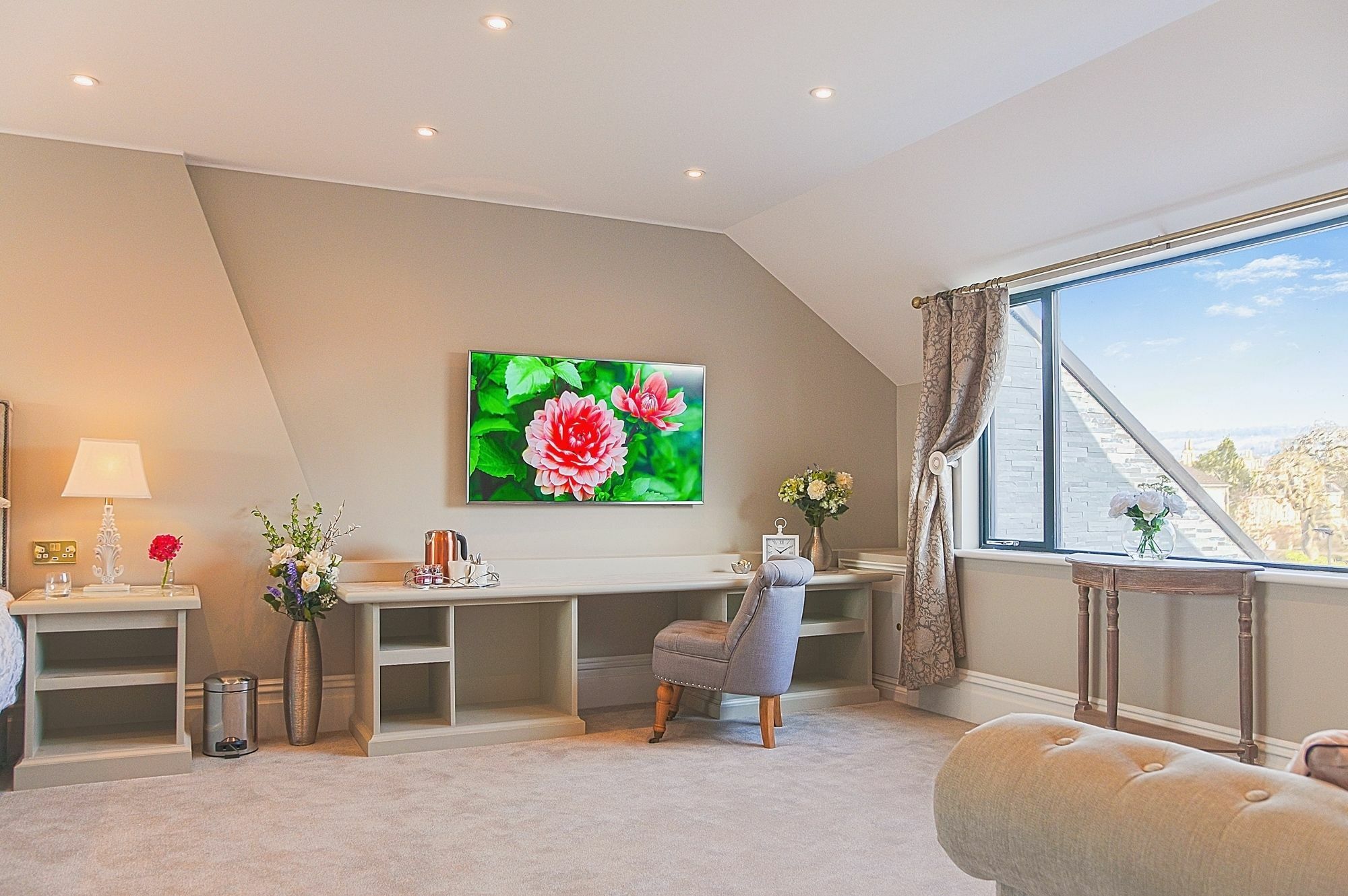 Bathen House Boutique Hotel Exterior foto A room with a TV